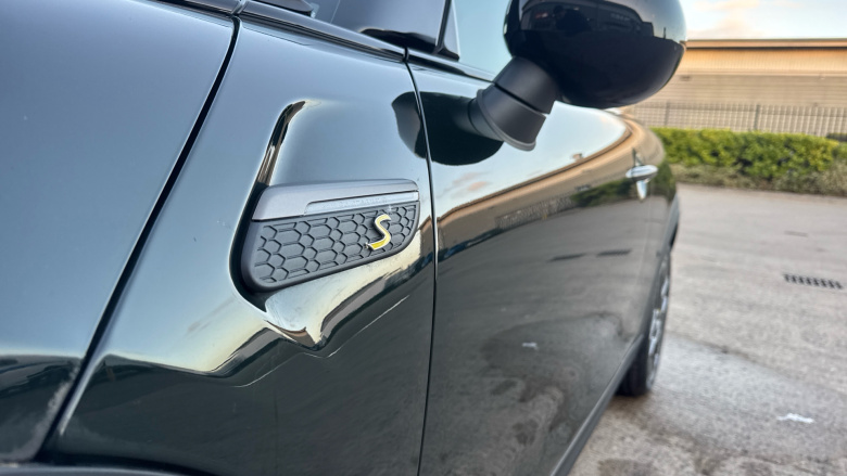 MINI Hatchback 135kW Cooper S Resolute Edition 33kWh 3dr Auto Electric Hatchback